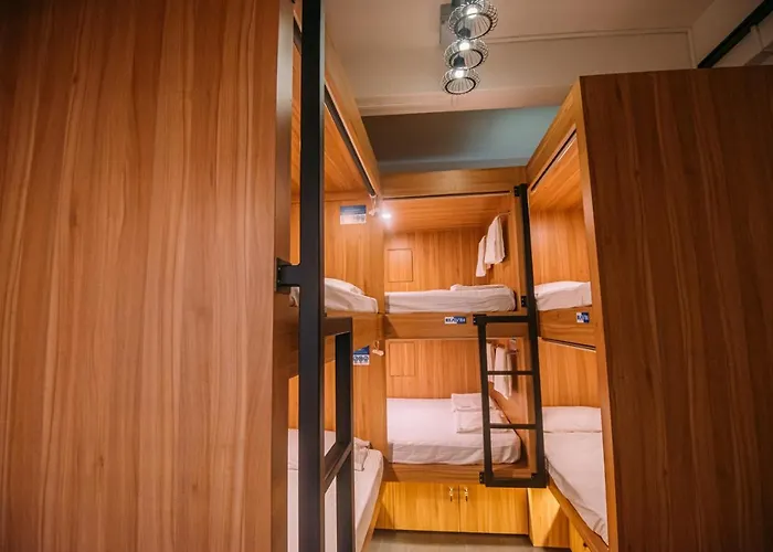 Bluewaters Pods 38 Hongkong St