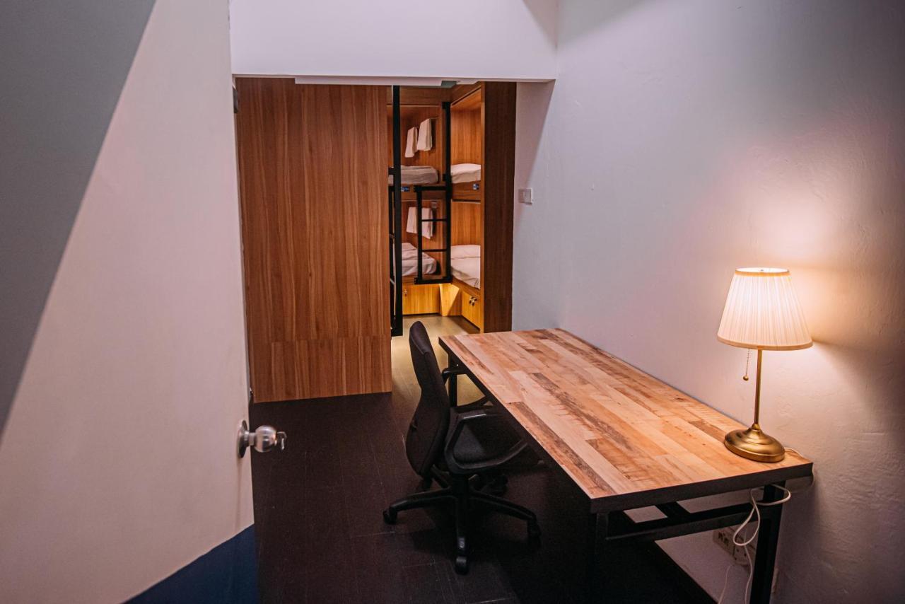 Nhà trọ Bluewaters Pods 38 Hongkong St *